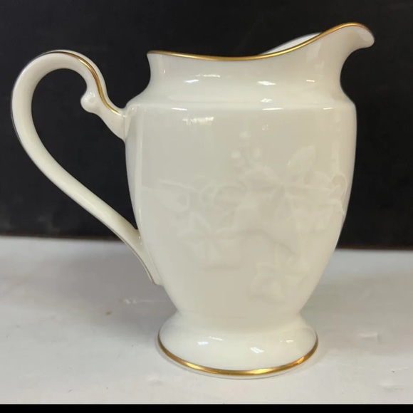 Noritake Ivory China Halls Of Ivy Creamer 5” 10 ounce Japan Dinnerware gold rim - Picture 4 of 7